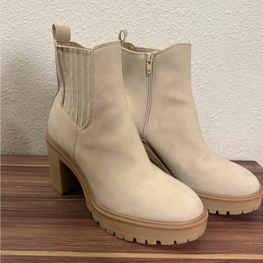 DV BY DOLCE VITA JADE CHELSEA BOOT 9 - Picture 2 of 6